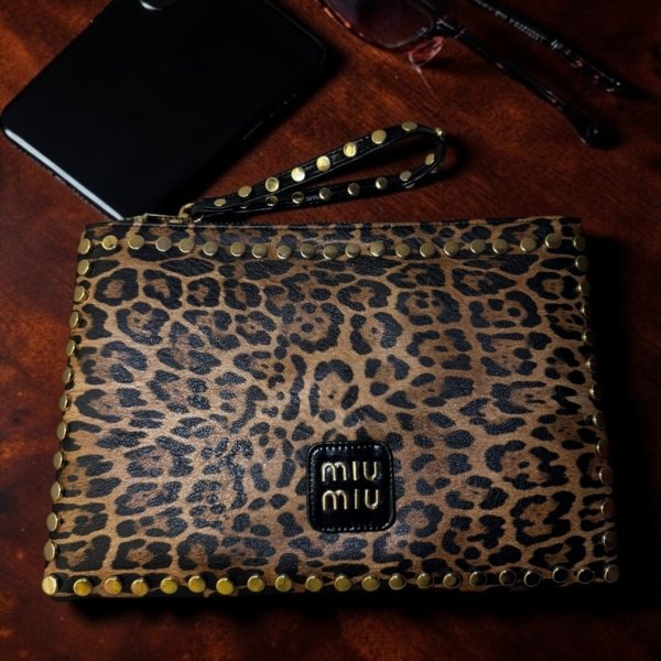 Miu Clutch